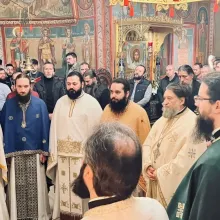 Despre îngeri și misiunea lor, la hramul Schitului Darvari: Fiecare om și fiecare neam are îngerul său