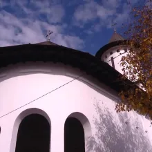 Sfințire de biserică într-un sat din Prahova: PS Varlaam a binecuvântat eforturile de peste un deceniu ale comunității