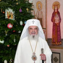 Patriarhul Daniel, mesaj de Crăciun: Cel Atotputernic s-a făcut copil smerit. Puterea lui este acum inocența (VIDEO)