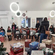 Moș Crăciun este de fapt Dumnezeu: Darurile Lui au ajuns și la copiii ajutați de Centrul „Sf. Stelian” din Urlați
