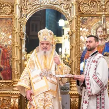 Să-I aducem lui Hristos aurul credinței și al faptelor bune, tămâia rugăciunii și smirna vieții curate
