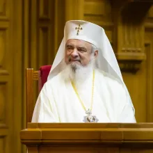 Patriarhul Daniel: Pe Sfântul Nicolae milostenia discretă l-a făcut popular / Moș Crăciun reprezintă bunătatea lui Dumnezeu