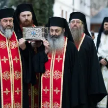 Mănăstirea Antim: Racla cu veşmântul Sfintei Filofteia a fost purtată în procesiune