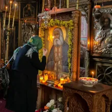 Sf. Serafim de Sarov a fost cinstit la biserica bucureşteană unde se află un fragment din moaştele sale