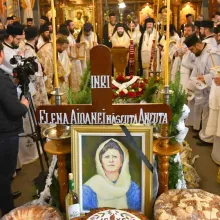 Patriarhul Daniel, mesaj la înmormântarea mamei PS Timotei Prahoveanul: Icoană luminoasă a mamei jertfelnice