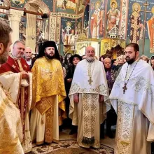 Mii de persoane l-au cinstit pe Sf. Gheorghe la biserica sa din centrul Capitalei: „Mucenicii ne dau putere”