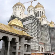 Regii României şi Catedrala Naţională: Contribuţia Familiei Regale la marele deziderat al neamului românesc