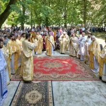 Sf. Ier. Grigorie Dascălul a reunit pelerinii în jurul moaștelor sale la hramul Mănăstirii Căldărușani