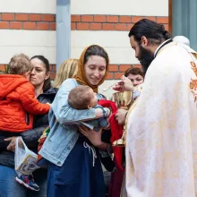 Mesajul Patriarhului Daniel în Duminica Părinților și Copiilor: Rugăciunea părinților și a bunicilor este esențială