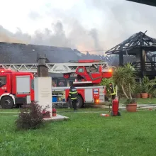 Un incendiu a distrus Stăreția și acoperișul chiliilor de la Mănăstirea Turnu