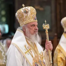 Biserica este adunarea popoarelor în iubirea Preasfintei Treimi, împărtășită creștinilor prin Sfântul Duh