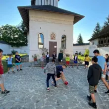 Arhiepiscopia Bucureștilor trimite în tabără elevii merituoși