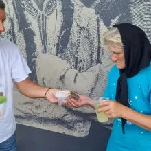 Numeroase parohii bucureștene oferă apă în perioada de caniculă: Lista completă