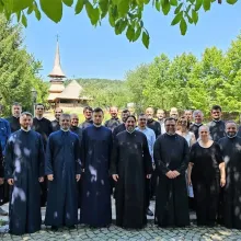 Ședință de lucru la Jercălăi: Preoții din Protoieria Sectorului 2 al Capitalei au aflat cum se fabrică vinul liturgic