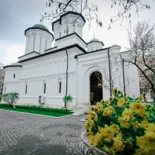 Mănăstirea Radu Vodă a găzduit un târg caritabil cu produse de post în beneficiul femeilor în criză de sarcină