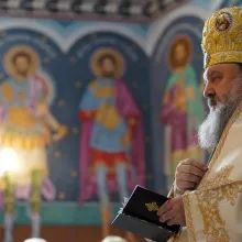 Pilda lucrătorilor răi explicată locuitorilor unei regiuni viticole: Oamenii lui Dumnezeu sunt prigoniți