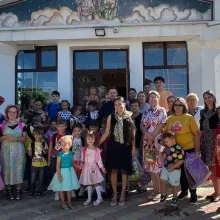 Protoieria Ilfov Sud a oferit 1.150 de ghiozdane și pachete cu articole vestimentare elevilor la început de an școlar