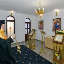 Sfințire de capelă în Prahova: Orice lăcaș ne îndeamnă să ne îndreptăm rugăciunea spre Cel care este pretutindeni, spune PS Timotei