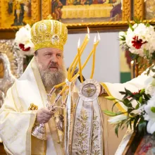 PS Timotei Prahoveanul spune cum să ni-L facem dator pe Domnul. Ierarhul a sfințit o raclă pentru moaște la o parohie bucureșteană