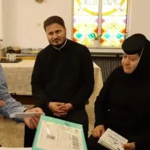 Fundația Renașterea și Mănăstirea Ghighiu au distribuit teste gratuite de depistare timpurie a cancerului de colon