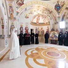 Patriarhul Daniel: Botezul înseamnă cufundarea persoanei umane în iubirea eternă a Preasfintei Treimi
