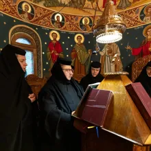 Hram la Mănăstirea Christiana: Mai bine de jumătate din obște lucrează în domeniul medical