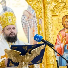 Sf. Trei Ierarhi, model de prietenie: Uniți în Hristos pe pământ, rămân împreună în veșnicie, spune PS Paisie Sinaitul