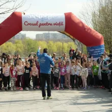 Crosul pentru viață la București: 450 de participanți au susținut mamele singure și femeile însărcinate