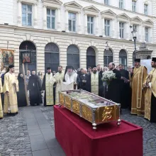 Pelerinaj cu moaștele Sf. Dimitrie cel Nou în Sectorul 3: Ne ajută să ne purtăm crucea, spune PS Timotei Prahoveanul