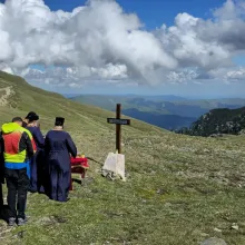 Eroii neamului au fost pomeniți pe Platoul Bucegi la o altitudine de peste 2.000 de metri