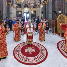 Sf. Pantelimon cinstit la Catedrala Patriarhală: Era tânăr și învățat, dar a prețuit Evanghelia mai mult decât orice