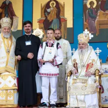 Patriarhul Daniel îl felicită pe Arhiepiscopul Casian, la trei decenii de la întronizare