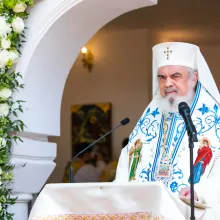 Patriarhul Daniel: Înălțarea Sfintei Cruci înseamnă înălțarea omului în iubirea Preasfintei Treimi