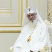 Patriarhul Daniel transmite un mesaj de felicitare promoției care a absolvit Teologia la Iași în urmă cu 20 de ani