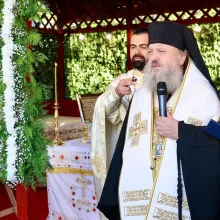 Pilda semănătorului, chemare la rodire: PS Timotei Prahoveanul a binecuvântat racla pentru moaștele unui sfânt tămăduitor