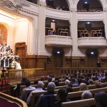 Grupul Tronos și zeci de elevi au concertat la Palatul Patriarhiei pentru un așezământ dedicat mamelor și copiilor