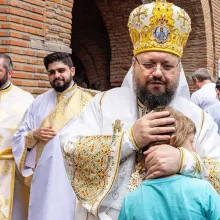 PS Paisie Sinaitul: Dacă îi iubim pe copii îi aducem de mici în casa lui Dumnezeu, nu îi lăsăm în faţa televizorului