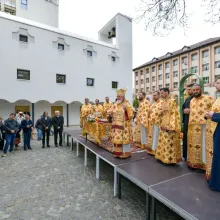 Binecuvântare de așezământ dedicat tinerilor: Împotriva lor se duce un război nemaiîntâlnit, spune PS Varlaam Ploieșteanul