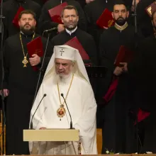 Patriarhul Daniel: Colindele ne vindecă de întristare și ne oferă bucurie sfântă