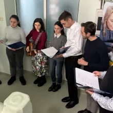 Preoți de caritate și voluntarii Studenți pentru Viață duc vestea Nașterii Domnului în spitalele din Capitală