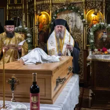 Moaștele Sf. Constantin Sârbu, deshumate: PS Timotei Prahoveanul a elogiat răbdarea sa de pateric