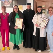Directoarea și medicul centrului de îngrijiri paliative al Arhiepiscopiei Bucureștilor, distinse de Patriarhul Daniel