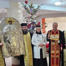 Mâna dreaptă a Sf. Nicolae de la Biserica Sf. Gheorghe – Nou a binecuvântat pacienții Centrului de paliație Sf. Nectarie