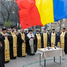 PS Varlaam Ploieșteanul a oficiat o slujbă de pomenire la Monumentul Eroilor Revoluției de la Sala Dalles