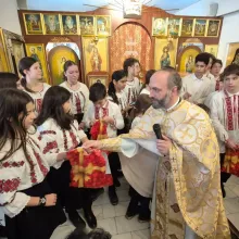 Tronos Junior a vestit Nașterea Domnului la capela provizorie a Institutului Oncologic București
