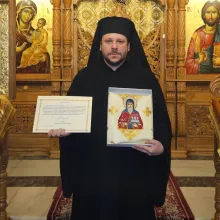 Parohia românească din Nottingham, Marea Britanie a primit un veșmânt al Sf. Dimitrie cel Nou