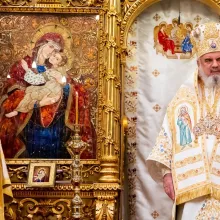 Demnitatea slujirii de arhipăstor, sfântă și mare: Patriarhul Daniel îl felicită pe Mitropolitul Andrei la 35 de ani de arhierie