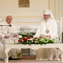 Patriarhul Daniel îi urează Papei Francisc însănătoșire grabnică