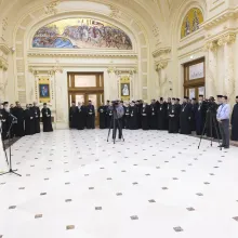 Patriarhul Daniel a acordat distincții celor care au susținut pregătirea și sfințirea Marelui Mir