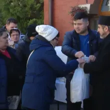 Ziua romilor, serbată cu fapte bune la Biserica Mărcuța: Cum contribuie parohia la integrarea lor